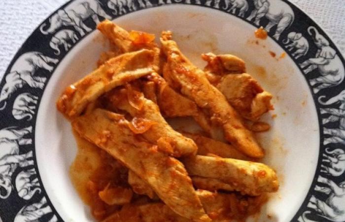 Rgime Dukan (recette minceur) : Aiguillettes de poulet  la tomate #dukan https://www.proteinaute.com/recette-aiguillettes-de-poulet-a-la-tomate-5929.html