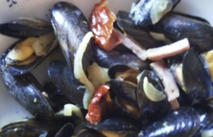 Régime Dukan (recette minceur) : Moules à l'orientale #dukan https://www.proteinaute.com/recette-moules-a-l-orientale-5940.html
