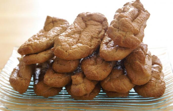 R�gime Dukan (recette minceur) : Biscuits boudoirs au caf� #dukan https://www.proteinaute.com/recette-biscuits-boudoirs-au-cafe-6006.html