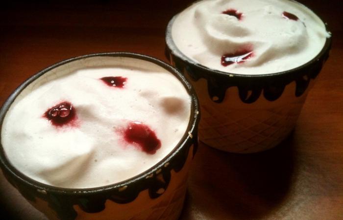 Régime Dukan (recette minceur) : Nuage glacé fruits rouges #dukan https://www.proteinaute.com/recette-nuage-glace-fruits-rouges-6035.html