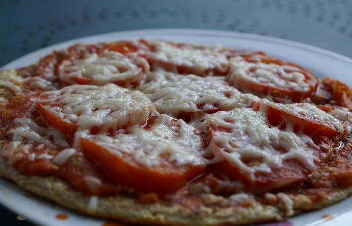 R�gime Dukan (recette minceur) : Pizza � la tomate fra�che #dukan https://www.proteinaute.com/recette-pizza-a-la-tomate-fraiche-6073.html