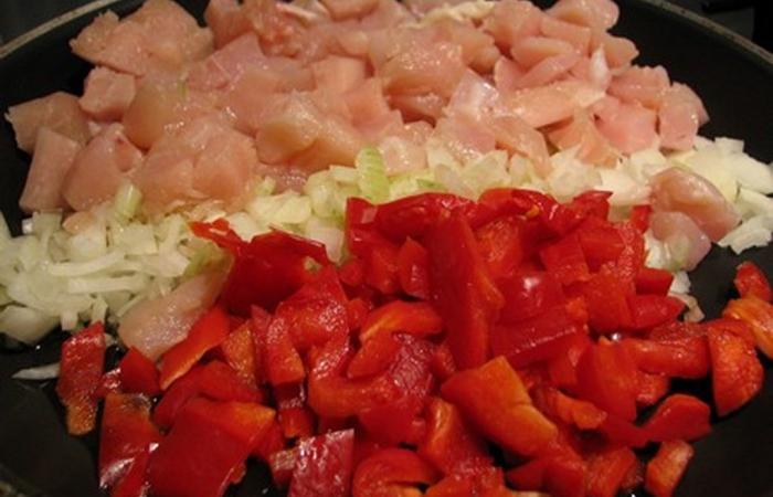 Régime Dukan (recette minceur) : Poulet aux poivrons et sa sauce #dukan https://www.proteinaute.com/recette-poulet-aux-poivrons-et-sa-sauce-6124.html