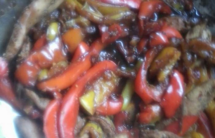 Régime Dukan (recette minceur) : Poulet aux poivrons façon asiatique #dukan https://www.proteinaute.com/recette-poulet-aux-poivrons-facon-asiatique-6139.html