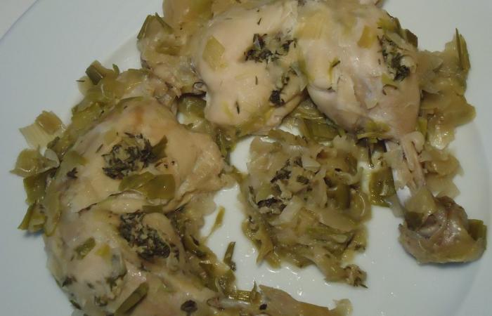 Régime Dukan (recette minceur) : Cuisses de poulet farcies sur lit d'oignon, facile et rapide #dukan https://www.proteinaute.com/recette-cuisses-de-poulet-farcies-sur-lit-d-oignon-facile-et-rapide-6172.html