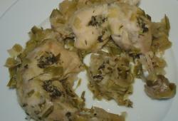 Recette Dukan : Cuisses de poulet farcies sur lit d'oignon, facile et rapide
