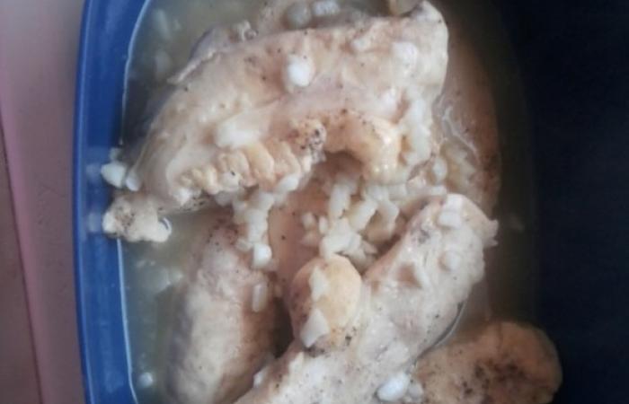 Rgime Dukan (recette minceur) : Aiguillettes de poulet en sauce #dukan https://www.proteinaute.com/recette-aiguillettes-de-poulet-en-sauce-6285.html