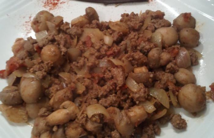 Rgime Dukan (recette minceur) : Pole de champignons et boeuf au piment doux #dukan https://www.proteinaute.com/recette-poelee-de-champignons-et-boeuf-au-piment-doux-6288.html