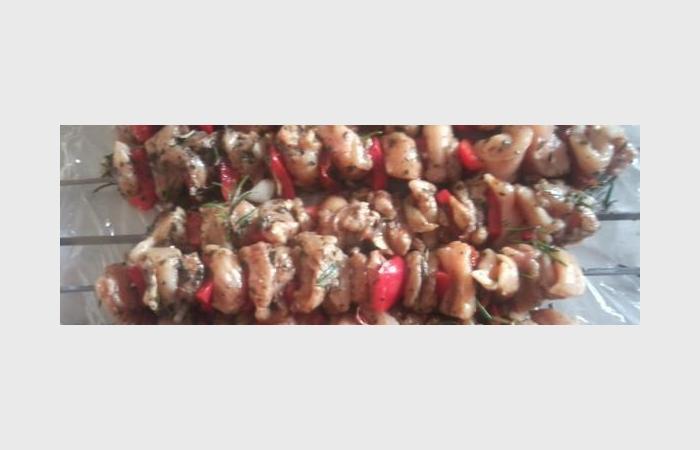 Rgime Dukan (recette minceur) : Brochettes de poulet marines aux tomates sches #dukan https://www.proteinaute.com/recette-brochettes-de-poulet-marinees-aux-tomates-sechees-6356.html