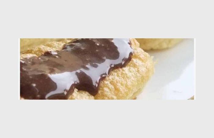 Rgime Dukan (recette minceur) : Eclairs au chocolat #dukan https://www.proteinaute.com/recette-eclairs-au-chocolat-6357.html
