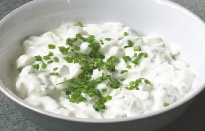 Régime Dukan (recette minceur) : Sauce façon tzatziki #dukan https://www.proteinaute.com/recette-sauce-facon-tzatziki-649.html