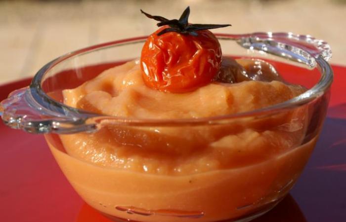 Régime Dukan (recette minceur) : Crème de céleri tomatée #dukan https://www.proteinaute.com/recette-creme-de-celeri-tomatee-6585.html