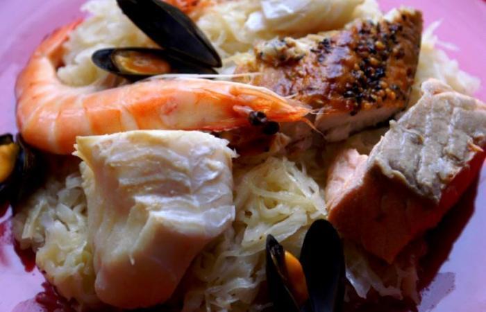 R�gime Dukan (recette minceur) : Choucroute de la mer (aux poissons et fruits de mer) #dukan https://www.proteinaute.com/recette-choucroute-de-la-mer-aux-poissons-et-fruits-de-mer-6588.html