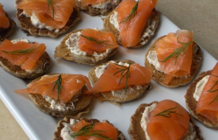 Régime Dukan (recette minceur) : Saumon cru sur blini #dukan https://www.proteinaute.com/recette-saumon-cru-sur-blini-675.html