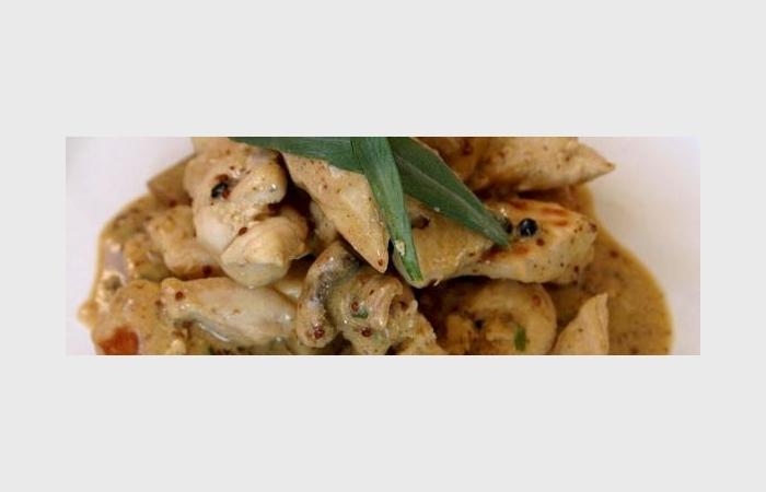 Rgime Dukan (recette minceur) : Languettes de poulet  l'estragon et aux champignons #dukan https://www.proteinaute.com/recette-languettes-de-poulet-a-l-estragon-et-aux-champignons-6765.html
