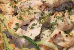 Recette Dukan : Spaghettis de courgettes et carottes, lamelles de poulet a la moutarde et a l'ail au lait de coco