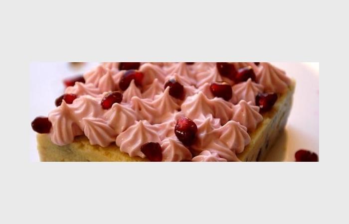 Régime Dukan (recette minceur) : Pink Lady (gâteau de semoule à la grenade et à la rose) #dukan https://www.proteinaute.com/recette-pink-lady-gateau-de-semoule-a-la-grenade-et-a-la-rose-7252.html