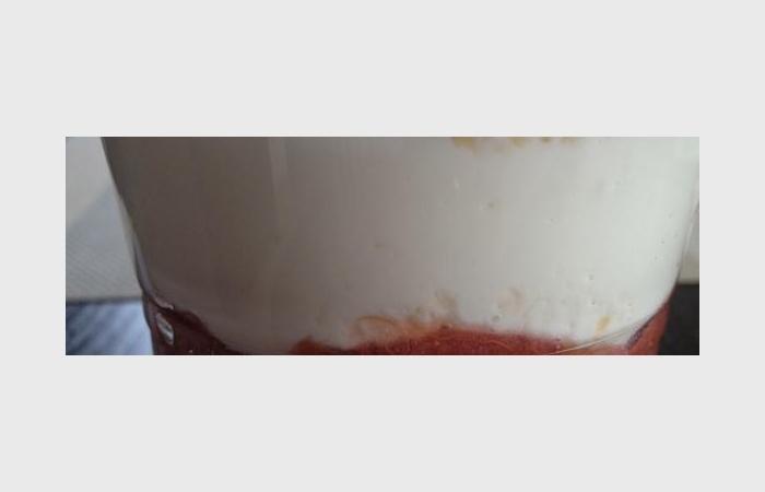 Rgime Dukan (recette minceur) : Compote de rhubarbe, fromage blanc et crumble  #dukan https://www.proteinaute.com/recette-compote-de-rhubarbe-fromage-blanc-et-crumble-7542.html