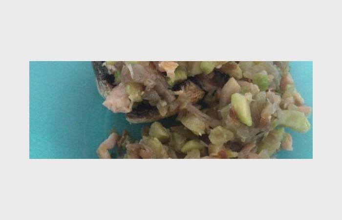 Rgime Dukan (recette minceur) : Champignons farcies au courgette et saumon #dukan https://www.proteinaute.com/recette-champignons-farcies-au-courgette-et-saumon-7745.html