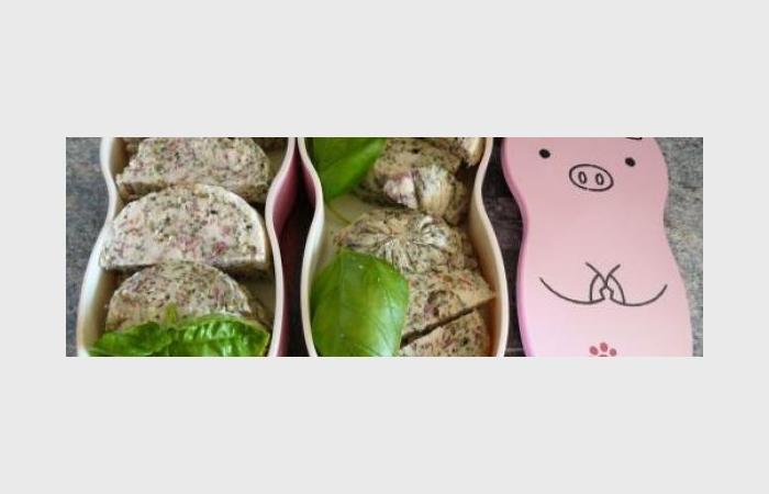 R�gime Dukan (recette minceur) : Rouleau de poulet piment� et grison aux orties #dukan https://www.proteinaute.com/recette-rouleau-de-poulet-pimente-et-grison-aux-orties-7746.html