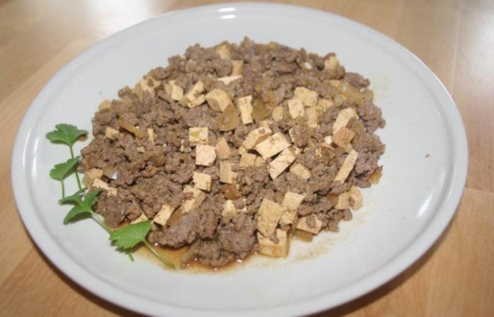 Rgime Dukan (recette minceur) : Pol de boeuf hach au tofu #dukan https://www.proteinaute.com/recette-poele-de-boeuf-hache-au-tofu-787.html