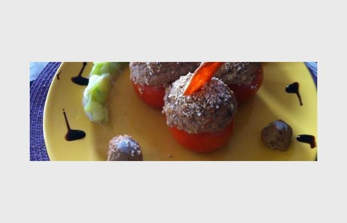 Rgime Dukan (recette minceur) : Tomates farcies de poissons, croquant de surimi accompagn des tagliatelles de courgettes #dukan https://www.proteinaute.com/recette-tomates-farcies-de-poissons-croquant-de-surimi-accompagne-des-tagliatelles-de-courgettes-7930.html