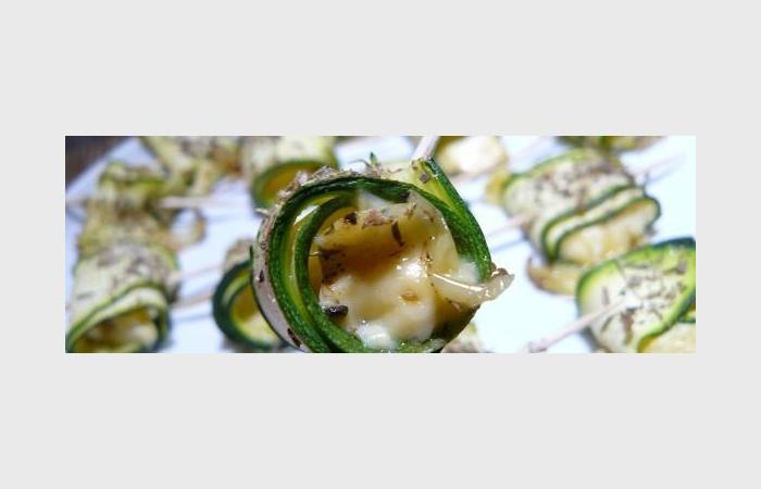 Régime Dukan (recette minceur) : Roulés de courgettes aux herbes de Provence et St Pierrellin #dukan https://www.proteinaute.com/recette-roules-de-courgettes-aux-herbes-de-provence-et-st-pierrellin-8019.html