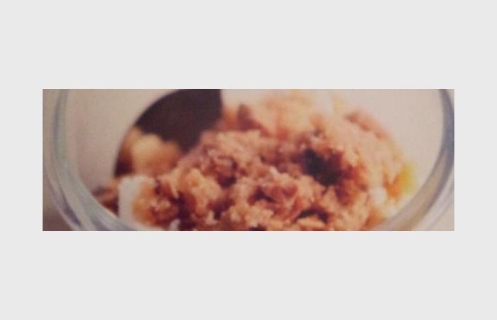 Régime Dukan (recette minceur) : Crumble à la compote de rhubarbe et pépites de son d'avoine saveur fruits rouges #dukan https://www.proteinaute.com/recette-crumble-a-la-compote-de-rhubarbe-et-pepites-de-son-d-avoine-saveur-fruits-rouges-8163.html