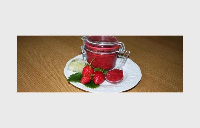 Régime Dukan (recette minceur) : Confiture de fraise à la rhubarbe #dukan https://www.proteinaute.com/recette-confiture-de-fraise-a-la-rhubarbe-8324.html