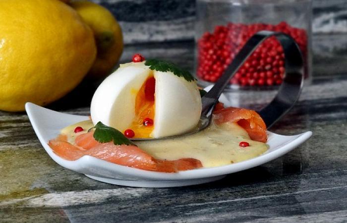 R�gime Dukan (recette minceur) : Oeufs mollets au saumon fum�, sauce hollandaise #dukan https://www.proteinaute.com/recette-oeufs-mollets-au-saumon-fume-sauce-hollandaise-8339.html
