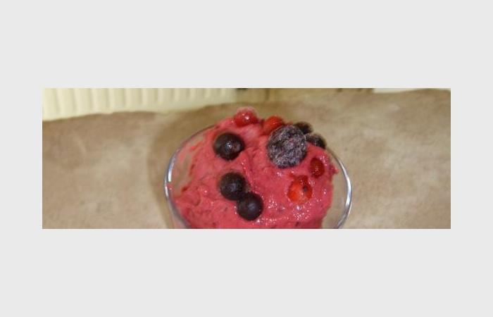 Rgime Dukan (recette minceur) : Glace sans sorbetire aux fruits rouges #dukan https://www.proteinaute.com/recette-glace-sans-sorbetiere-aux-fruits-rouges-8356.html