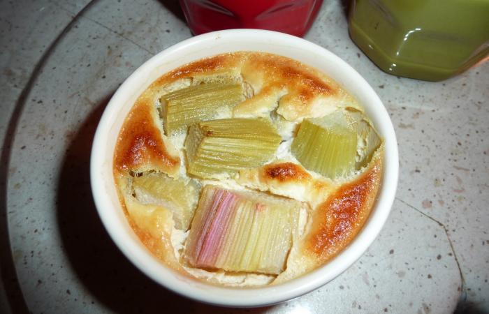 Oeuf au lait � la rhubarbe