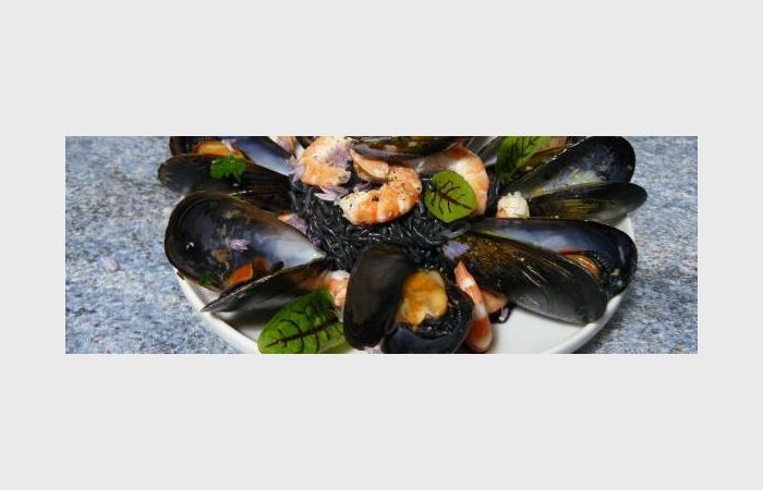 Régime Dukan (recette minceur) : Shirataki de konjac aux moules et crevettes à l'encre de seiche #dukan https://www.proteinaute.com/recette-shirataki-de-konjac-aux-moules-et-crevettes-a-l-encre-de-seiche-8473.html