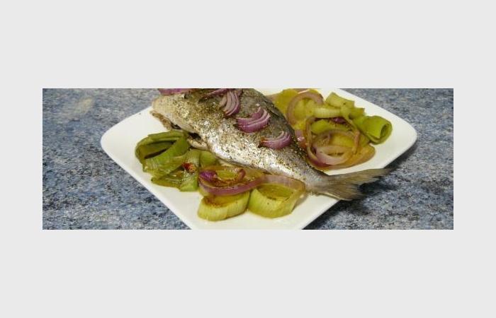 R�gime Dukan (recette minceur) : Daurade au four aux poireaux, curry et gingembre #dukan https://www.proteinaute.com/recette-daurade-au-four-aux-poireaux-curry-et-gingembre-8521.html