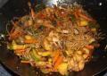Recette Dukan : Nouilles de Konjac sautées aux légumes et gambas