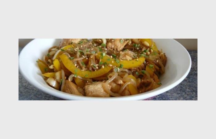 Rgime Dukan (recette minceur) : Wok de poulet saut aux nouilles de konjac et lgumes #dukan https://www.proteinaute.com/recette-wok-de-poulet-saute-aux-nouilles-de-konjac-et-legumes-8777.html