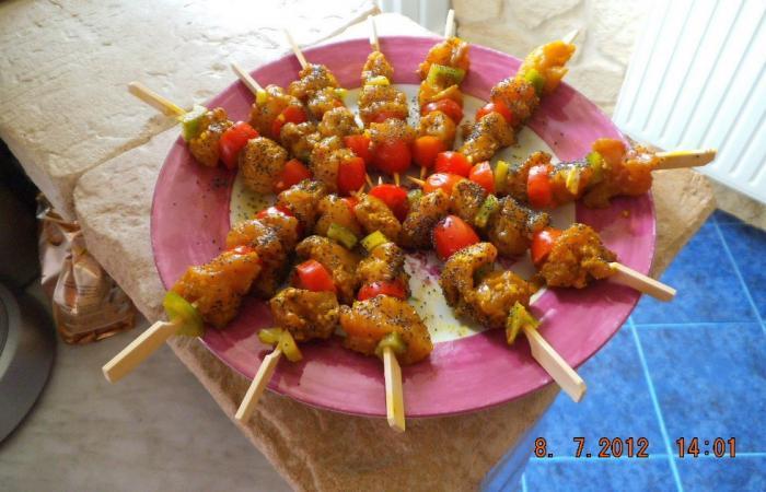 R�gime Dukan (recette minceur) : Brochettes poulet colombo pavot #dukan https://www.proteinaute.com/recette-brochettes-poulet-colombo-pavot-8796.html