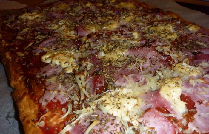 Régime Dukan (recette minceur) : Pizza jambon et fromage #dukan https://www.proteinaute.com/recette-pizza-jambon-et-fromage-8842.html