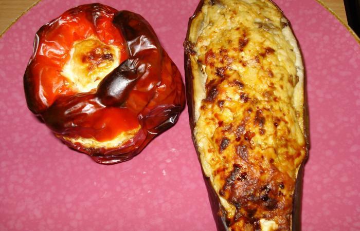 Régime Dukan (recette minceur) : Poivron et aubergine farcie au poulet #dukan https://www.proteinaute.com/recette-poivron-et-aubergine-farcie-au-poulet-888.html