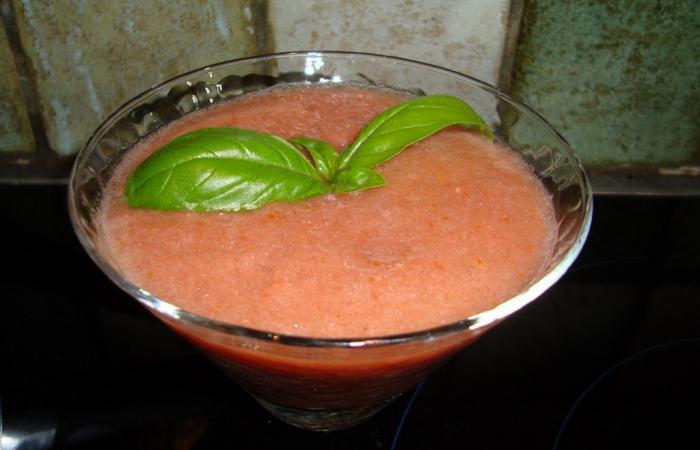 Régime Dukan (recette minceur) : Gaspacho tomate, concombre, basilic #dukan https://www.proteinaute.com/recette-gaspacho-tomate-concombre-basilic-8927.html