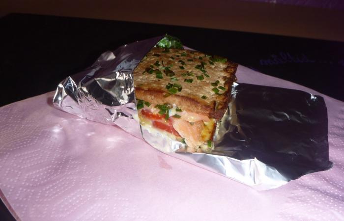 Régime Dukan (recette minceur) : Sandwich au saumon #dukan https://www.proteinaute.com/recette-sandwich-au-saumon-8937.html
