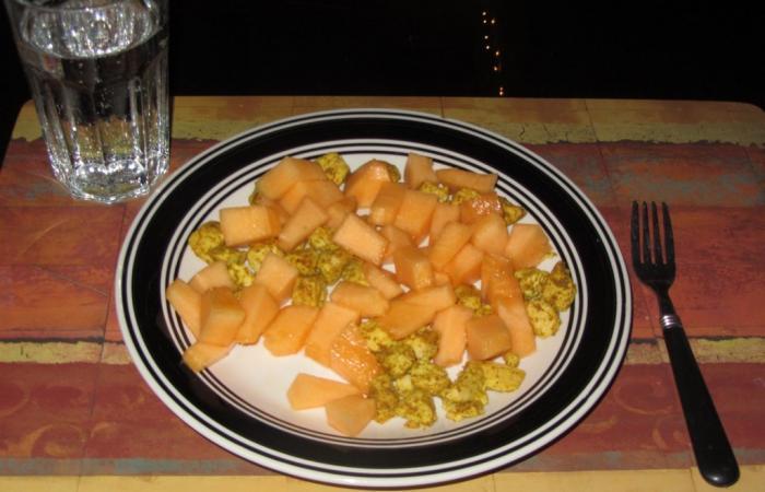 Régime Dukan (recette minceur) : Salade de melon et poulet au curry #dukan https://www.proteinaute.com/recette-salade-de-melon-et-poulet-au-curry-8963.html