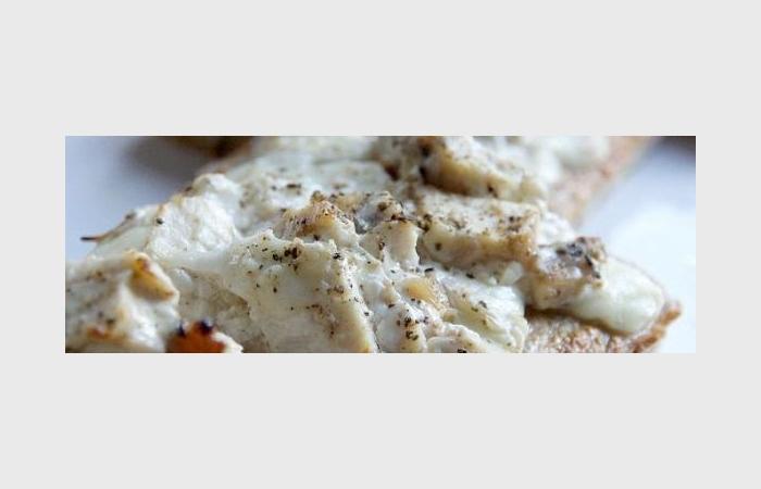 R�gime Dukan (recette minceur) : Pizza bianca (poulet et st Pierrellin) #dukan https://www.proteinaute.com/recette-pizza-bianca-poulet-et-st-pierrellin-9020.html
