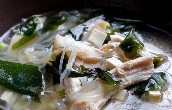 Régime Dukan (recette minceur) : Soupe à la japonaise (shiratakis et miso) #dukan https://www.proteinaute.com/recette-soupe-a-la-japonaise-shiratakis-et-miso-9148.html