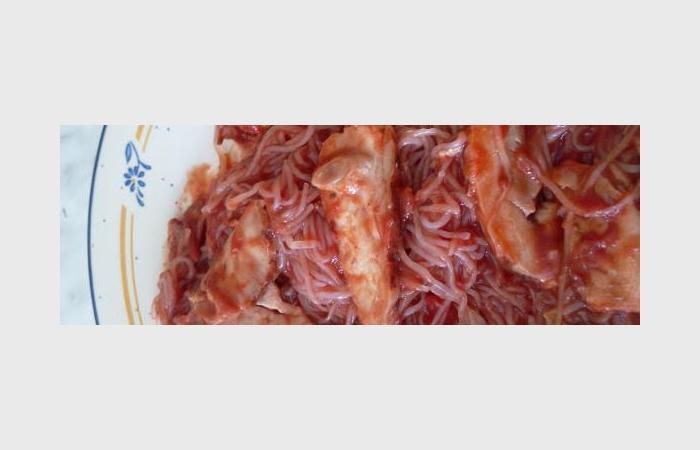 Régime Dukan (recette minceur) : Aiguillettes de poulet et ses konjacs à la tomate #dukan https://www.proteinaute.com/recette-aiguillettes-de-poulet-et-ses-konjacs-a-la-tomate-9151.html