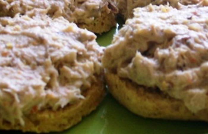 R�gime Dukan (recette minceur) : Canap�s toast�s au maquereau #dukan https://www.proteinaute.com/recette-canapes-toastes-au-maquereau-930.html