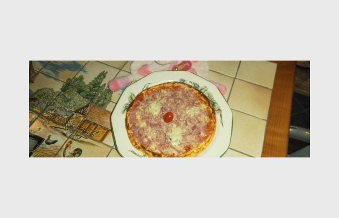 Rgime Dukan (recette minceur) : Pizza simple jambon cantal  #dukan https://www.proteinaute.com/recette-pizza-simple-jambon-cantal-9340.html