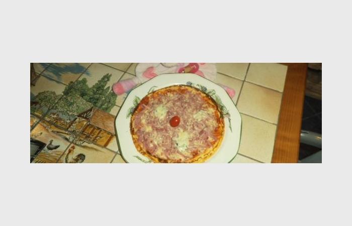 Régime Dukan (recette minceur) : Pizza simple jambon cantal #dukan https://www.proteinaute.com/recette-pizza-simple-jambon-cantal-9340.html