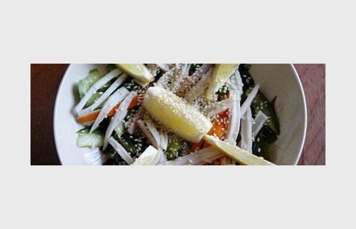 Rgime Dukan (recette minceur) : RaiKyuri to wakame no sunomono (salade d'algues au concombre et surimi) #dukan https://www.proteinaute.com/recette-raikyuri-to-wakame-no-sunomono-salade-d-algues-au-concombre-et-surimi-9383.html