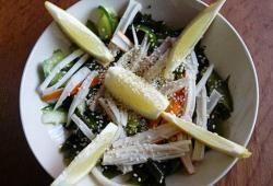 Recette Dukan : RaiKyuri to wakame no sunomono (salade d'algues au concombre et surimi)