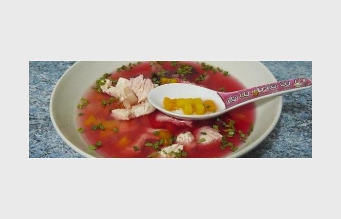 Régime Dukan (recette minceur) : Bouillon de butternut et petits légumes au poulet #dukan https://www.proteinaute.com/recette-bouillon-de-butternut-et-petits-legumes-au-poulet-9391.html